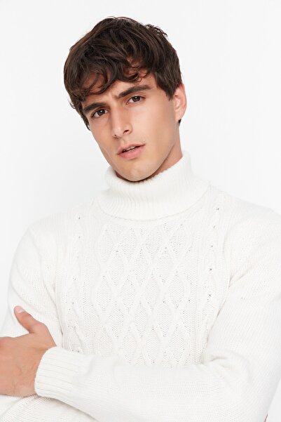 Trendyol Collection Slim-Fit Rollkragenpullover mit Zopfmuster und detailliertem Strickpullover TMNAW23KZ00154