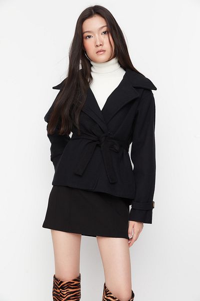 Trendyol Collection Černý páskový kabát