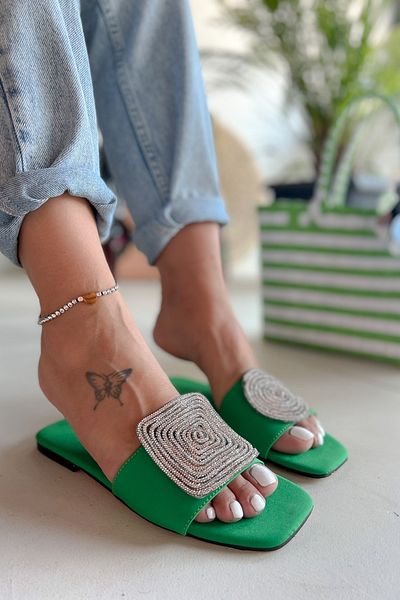 Shoebutik Παντόφλες κάτω πράσινες ματ σατέν πέτρινες