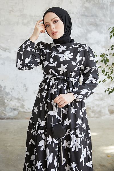 InStyle Φόρεμα χιτζάμπ με μοτίβο λουλουδιών μπουκαμβίλιας - μαύρο