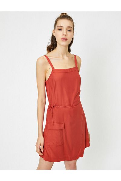 Koton Damen-Jumpsuit mit Trägertaschen und Details