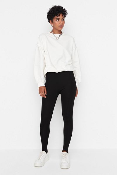 Trendyol Collection Czarne, prążkowane, dzianinowe legginsy TWOAW23TA00004