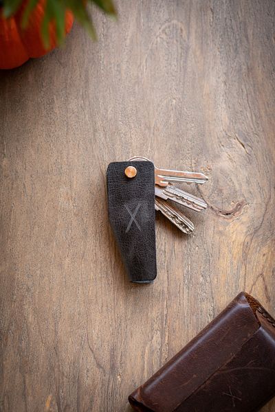 minimal X design Leather Keychain V 2-3 Key Capacity - Anthracite - Minimalist Design