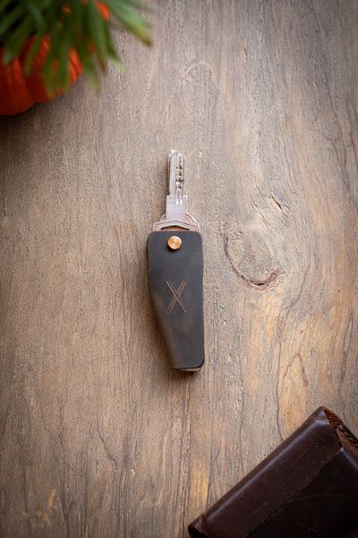 minimal X design Chestnut Crazy V 3-4 Key Capacity Leather Keychain - Minimalist Design