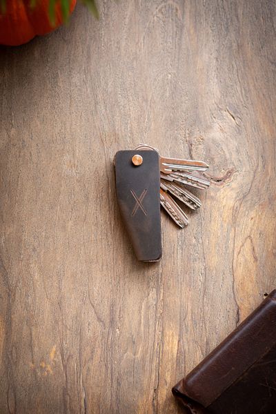 minimal X design Chestnut Crazy V 3-4 Key Capacity Leather Keychain - Minimalist Design