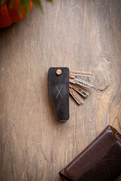 minimal X design Leather Keychain V 3-4 Key Capacity - Anthracite - Minimalist Design