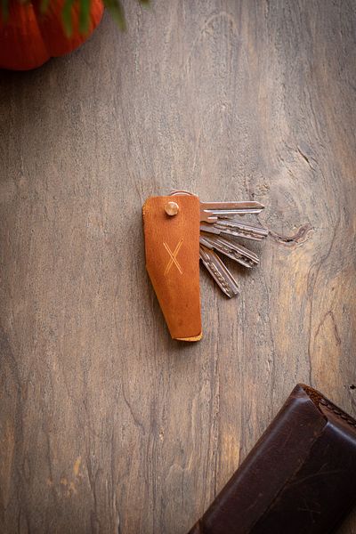 minimal X design Leather Keychain V 3-4 Key Capacity - Camel - Minimalist Design