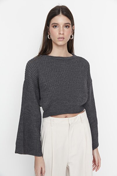 Trendyol Collection Antracit Crop Wide Fit Španělský svetr s rukávem TWOAW20KZ0743