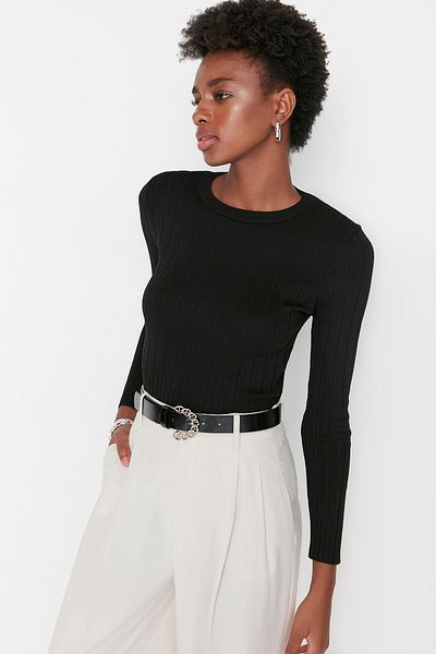Trendyol Collection Schwarzer Basic Strickpullover mit Rundhalsausschnitt TWOAW23KZ01249