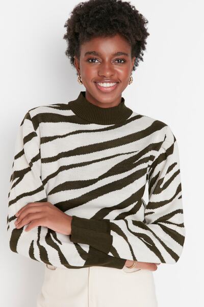 Trendyol Collection Zebra vzorovaný khaki svetr - Twoaw21Kz0010