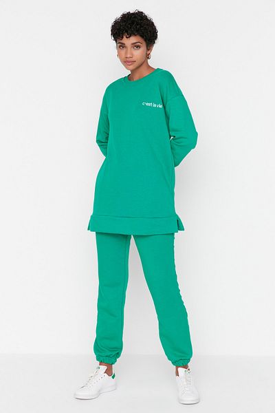 Trendyol Modest Πράσινη κεντημένη λαιμόκοψη Basic πλεκτή αθλητική φόρμα TCTAW23EN00001