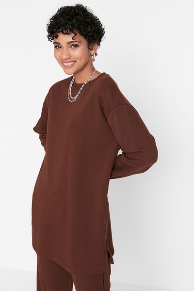 Trendyol Modest Übergroßes, braunes Strick-Trainingsanzug-Set – Rundhalsausschnitt TCTAW23EN00003