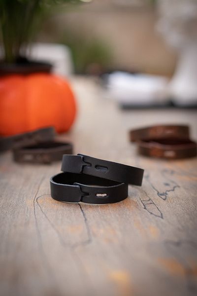 minimal X design Leather Bracelet 17-19 Cm Wrist Circumference - Black Crazy - Real Leather Handmade - Minimalist