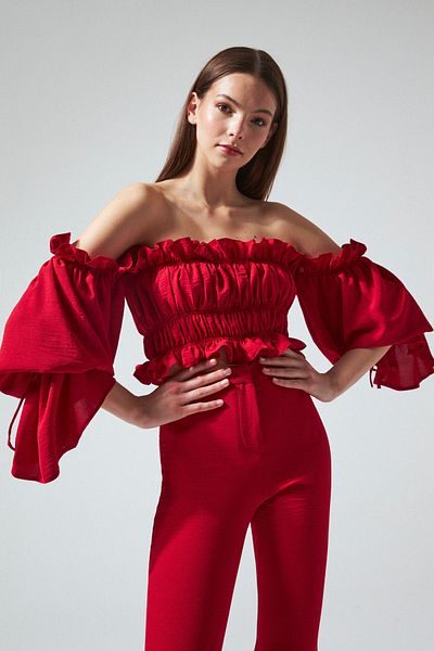 BERFUĞ KIRAN Elastic Strapless Gathered Sleeves Short Crop Red