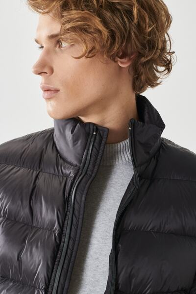 ALTINYILDIZ CLASSICS Pánský kabát pro běžné nošení v černém standardním střihu, odolný proti chladu