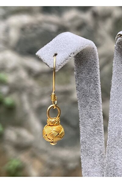 KAZZAZE Gümüş Kazaziye Top Detaylı Altın Rengi Yaldızlı Sallantılı Küpe