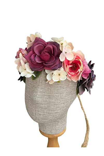 zühre balaban Ψάθινο αξεσουάρ μαλλιών με πολλά λουλούδια