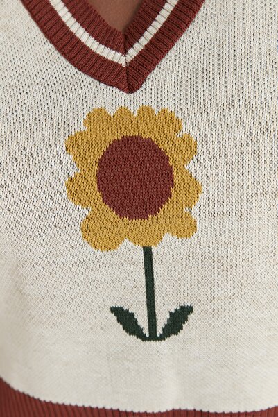 Trendyol Collection Πλεκτό πουλόβερ με λαιμόκοψη με λουλούδια - TWOAW22BZ0024