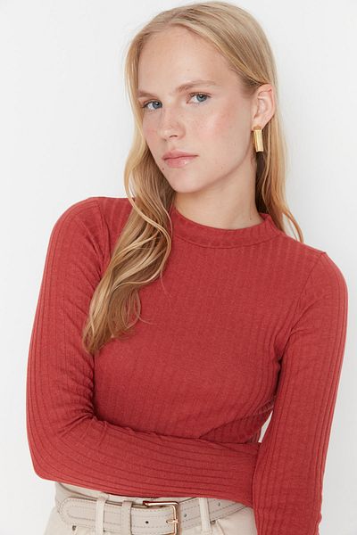 Trendyol Collection Gerippte, flexible Slim-Fit-Strickbluse mit hohem Kragen in Kacheloptik TWOAW20BZ0200