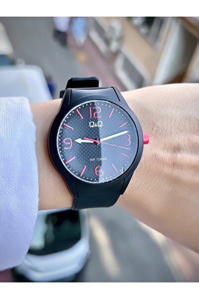 Q&Q ساعة يد للجنسين مع حزام سيليكون - ضمان لمدة عامين، موديل رياضي مقاوم للماء