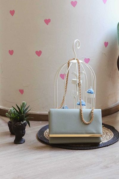 Moom Bag Γυναικεία τσάντα ώμου με πράσινη ρίγα μέντας με λεπτομερή αλυσίδα