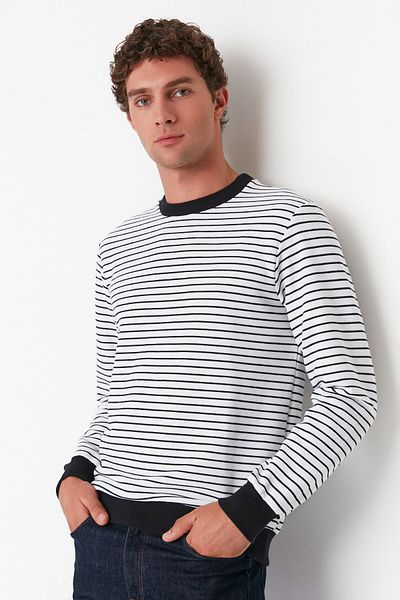 Trendyol Collection Ecrufarbenes, gestreiftes Sweatshirt mit langen Ärmeln und Rundhalsausschnitt - TMNAW23SW00014