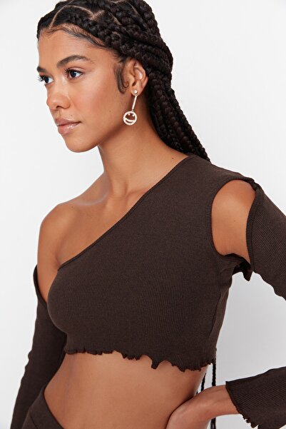 Trendyol Collection Hnědá asymetrická pletená pletená souprava TWOAW23AU00058