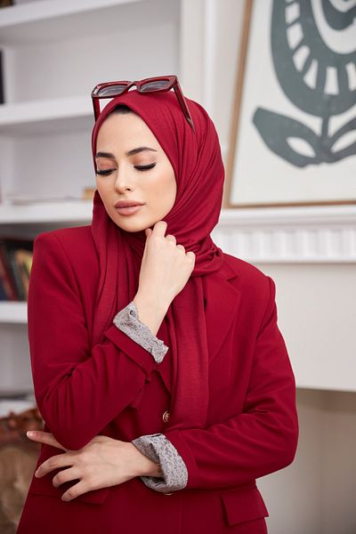 Naciye Sultan شال قطني ممشط باللون العنابي