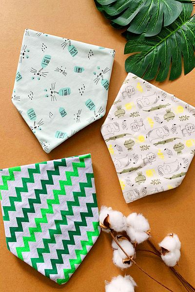 BEBA Organic Green Tones Patterned Newborn 3-Piece Baby Food/drool Bib with Snap Fasteners