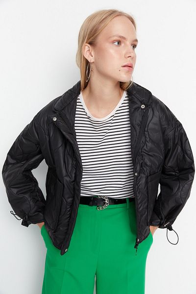 Trendyol Collection Czarna, oversize'owa, wodoodporna, pikowana kurtka puchowa TWOAW23MO00140