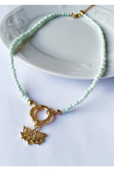 Halley Concept قلادة مطرزة بزهرة اللوتس