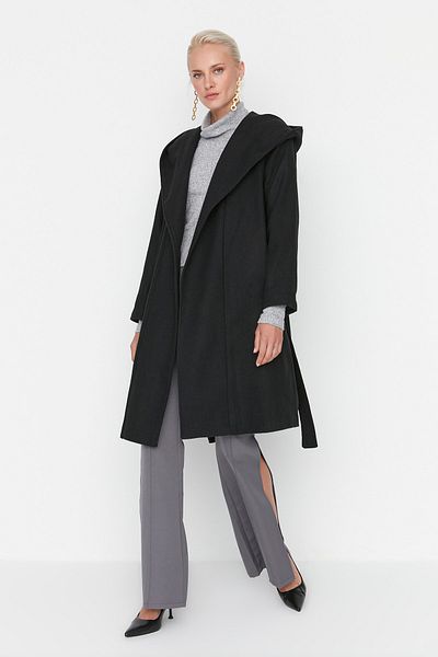 Trendyol Collection Černý pásek široký střih oversize kabát s kapucí TWOAW22KB0082