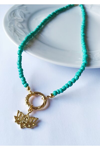 Halley Concept قلادة مطرزة بزهرة اللوتس