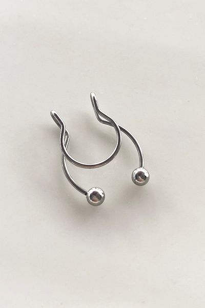TAKIŞTIR Silver Color Steel Pinched Fake Septum Piercing