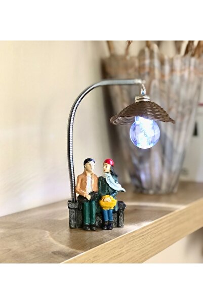 Yaprak Hediyelik Bankta Oturan Romantik Aşık Biblosu Işıklı