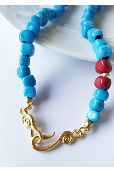 Halley Concept قلادة مطرزة بالزجاج الأزرق