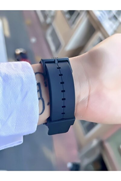 Q&Q Unisex Wristwatch Silicone Cord Waterproof Sports Model