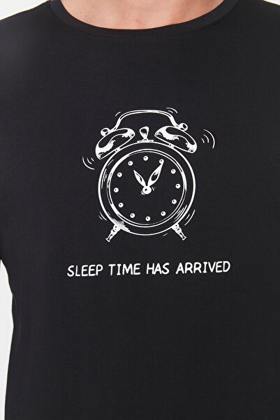 Trendyol Collection Μαύρο σετ πιτζάμες με λαιμόκοψη 100% βαμβακερή κανονική εφαρμογή THMAW22PT0441