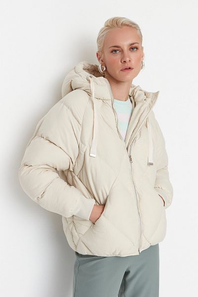 Trendyol Collection Béžová oversize bunda s kapucí TWOAW23MO00004