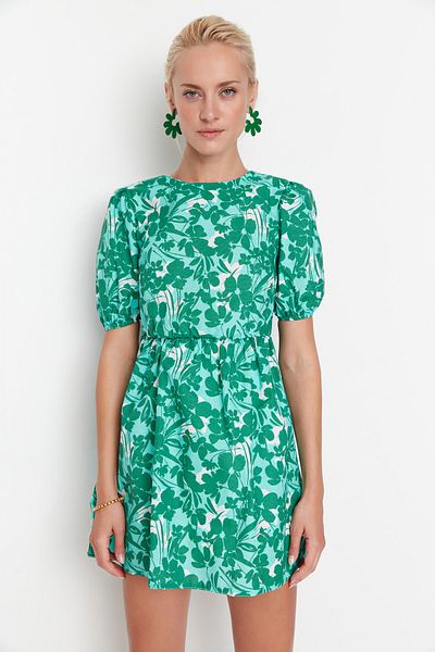 Trendyol Collection Πράσινο φλοράλ σκέιτερ/Ζώνη που ανοίγει πίσω λεπτομέρεια Μίνι υφαντό φόρεμα TWOSS22EL2858