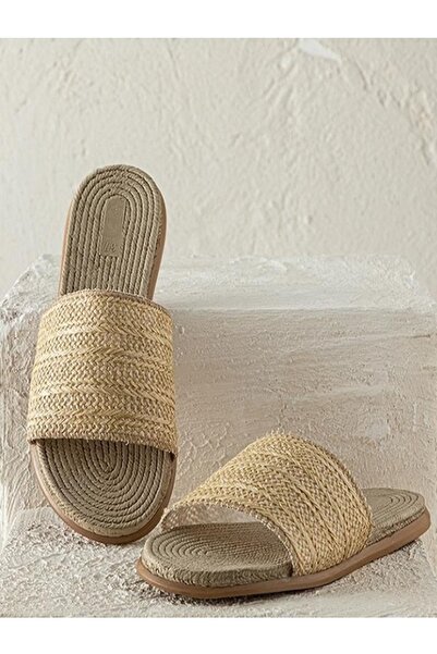 RedPlay Γυναικείες καλοκαιρινές παντόφλες με αντιολισθητική σόλα και λεπτομέρ...