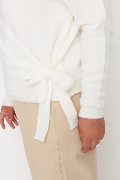 Trendyol Curve Ecru duplasoros nyakkendő részletes kötöttáru pulóver TBBAW23AN00054