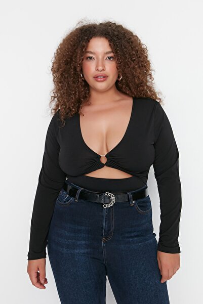 Trendyol Curve Detailní pletená halenka s černým oknem/výřezem TBBAW23AF00035