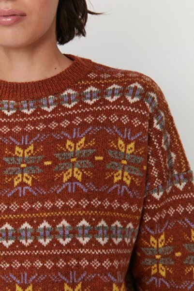 Trendyol Collection Brown Wide Fit Soft Textured Patterned Knitwear Sweater TWOAW23KZ00211