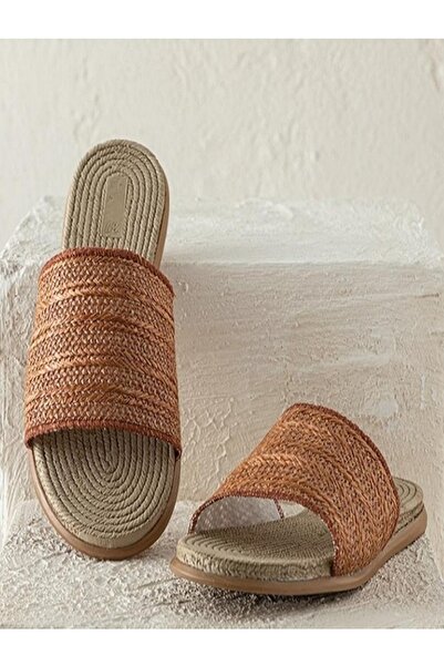 RedPlay Γυναικείες καλοκαιρινές παντόφλες με αντιολισθητική σόλα και λεπτομέρ...