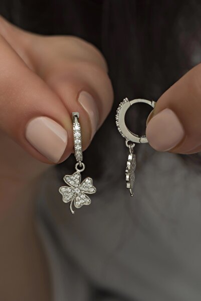 Nereze 925 Ayar Gümüş Sallantılı Rodyumlu Yonca Küpe