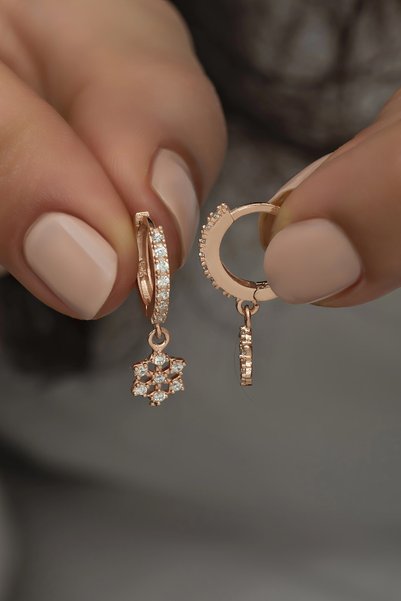 Nereze 925 Ayar Gümüş Sallantılı Rose Zirkon Kartanesi Küpe