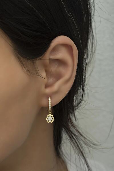 Nereze 925 Ayar Gümüş Sallantılı Gold Kartanesi Küpe