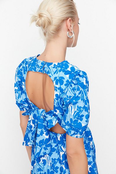 Trendyol Collection Rochie mini țesută cu detaliu la spate cu deschidere la spate/patinator floral albastru TWOSS22EL2858