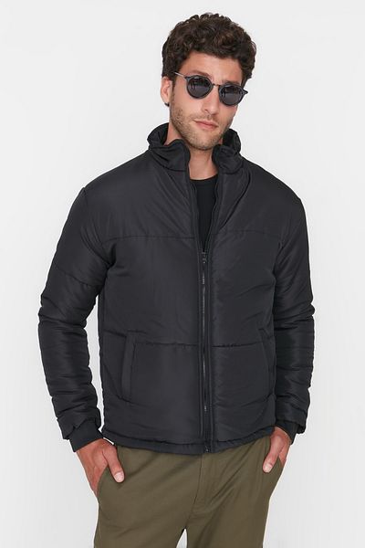 Trendyol Collection Schwarze wind- und wasserabweisende Pufferjacke – Tasche, normale Passform TMNAW22MO0091